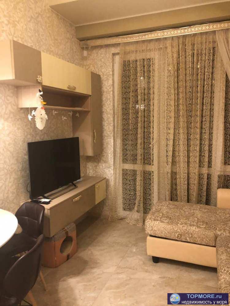 Квартира с дорогим ремонтом в новом доме бизнес-класса в 300м от моря.Распланирована в кухню-гостиную, спальню,... - 2