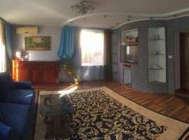 Сдается отличный дом в черте города. В доме 3 изолированные комнаты...