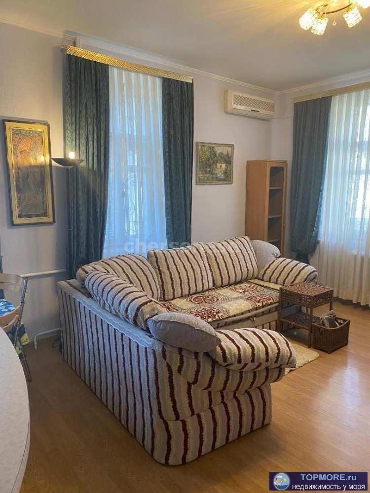 Продаётся аккуратная теплая уютная двухкомнатная квартира на площади Пирогова в Ленинском районе.  Тихий цент, пешая... - 2