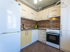 Сдаётся просторная 3-комнатная квартира. Вода круглосуточно. Кухня...