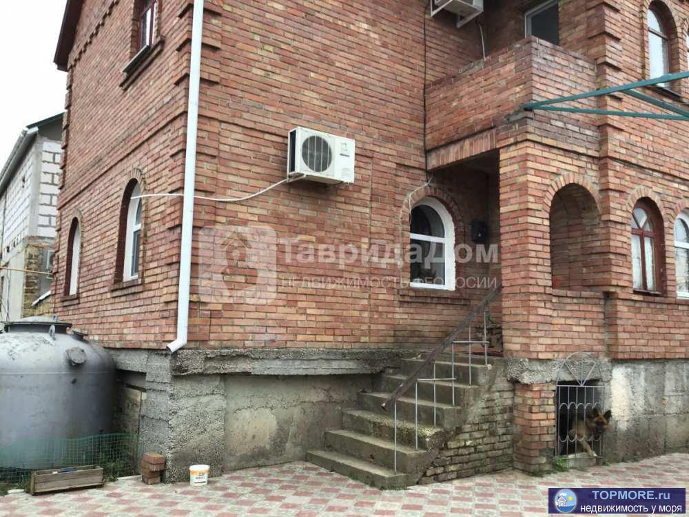 Продам дом 160 кв.м. на участке 4 сотки, район  Очистные, ул. Абрикосовая, г. Феодосия. В квартире 4 комнаты, две... - 1