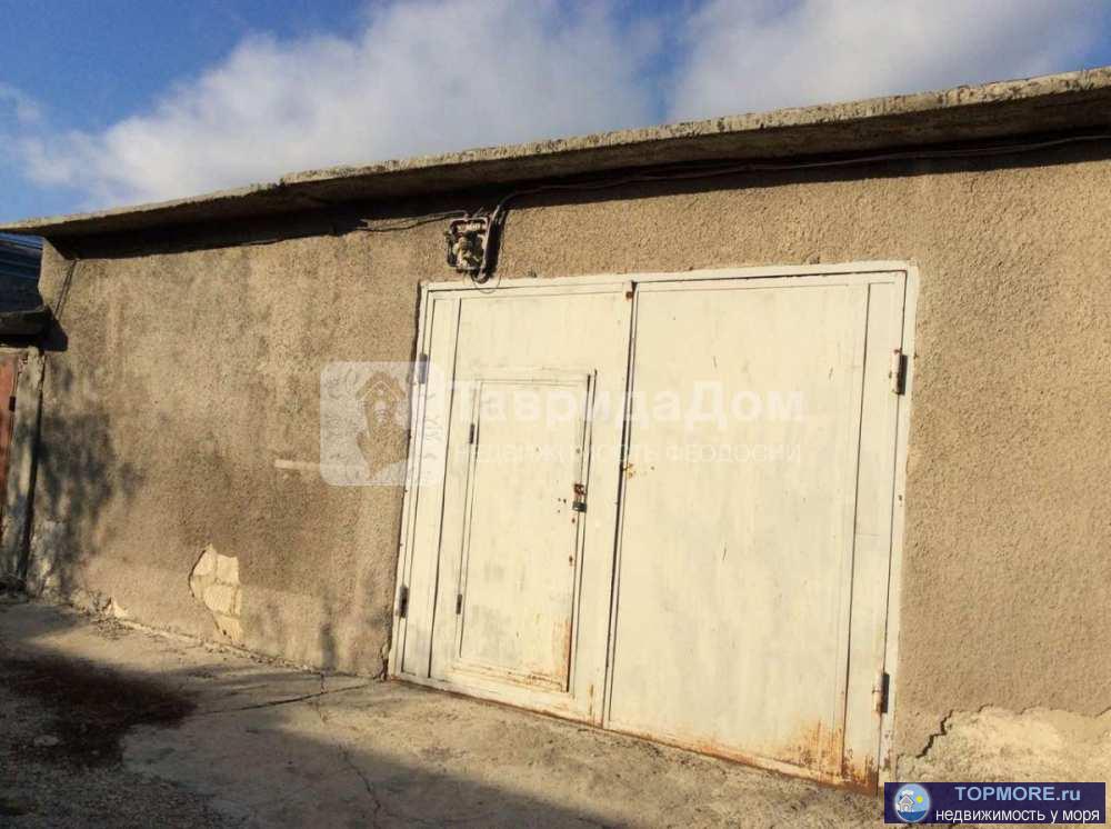 Продам гараж, общая площадь 100 м2 с ямой  и холодильником, р-н Челнокова, Феодосия. В гараж заведен свет, есть...