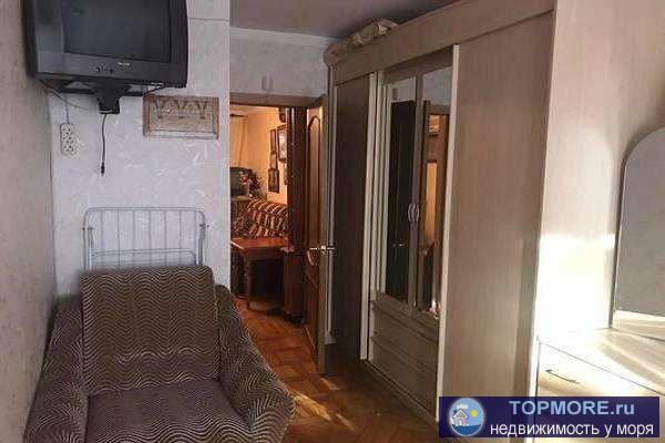 Продаю двух комнатную квартиру разлетайка на 2 этаже 5 этажного дома, площадью 42 + 6 кв.м жилая лоджия.  Мебель,... - 2