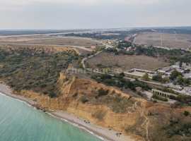 Продаётся земельный участок 4,2 гектара между Любимовкой и Орловкой...