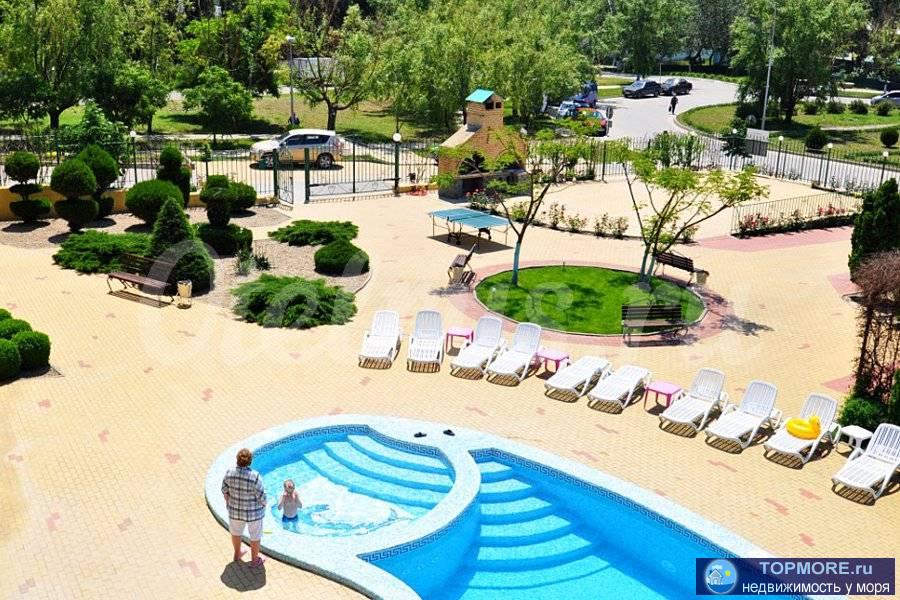 Действующий отель в Витязево. Есть прямой проход к морю- видно по фото (пляж Аквамарина ширина 180 метров, лежаки,... - 2