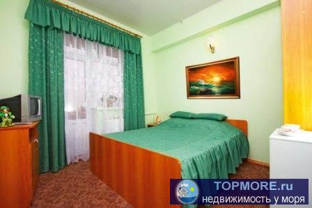 Действующий отель в Витязево. Есть прямой проход к морю- видно по фото (пляж Аквамарина ширина 180 метров, лежаки,... - 9