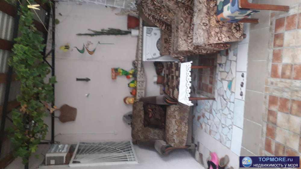 Продаю большую квартиру 120м2 (высокий цокольный этаж в пятиэтажном доме), 4 комнаты, большая кухня. Своя веранда....