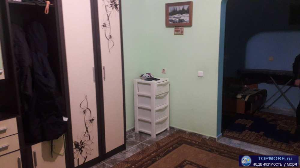 Продаю большую квартиру 120м2 (высокий цокольный этаж в пятиэтажном доме), 4 комнаты, большая кухня. Своя веранда.... - 1