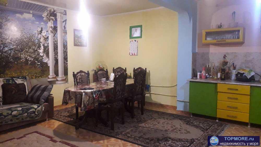 Продаю большую квартиру 120м2 (высокий цокольный этаж в пятиэтажном доме), 4 комнаты, большая кухня. Своя веранда.... - 2