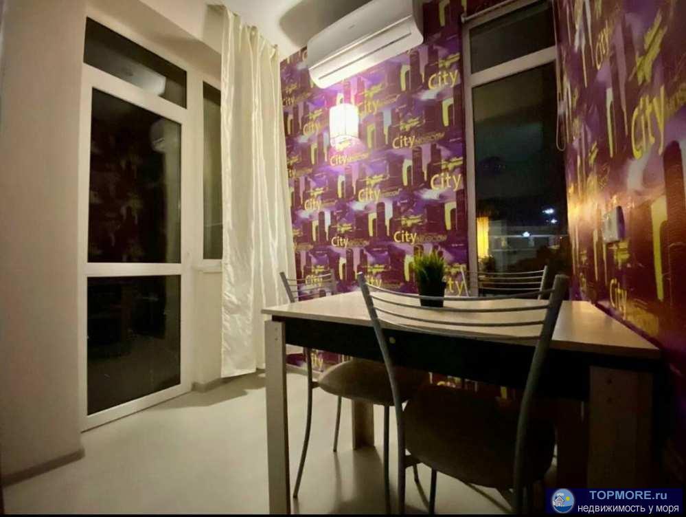 Продается полноценная 2-х комн. квартира, на 3 окна, все спальни изолированы+ кухня гостиная, есть открытый балкон....