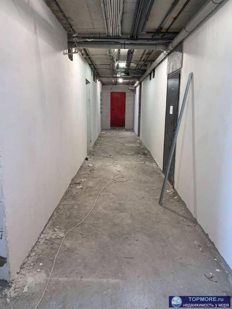 Продаётся коммерческое помещение общей площадью 61,8 кв/м   Без ремонта. Хорошо подойдёт для магазина, барбершопа и... - 1