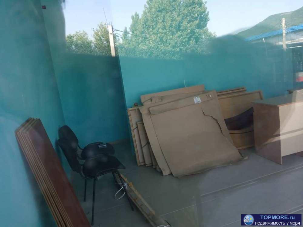 Торгово-офисное помещение, общей площадью 54кв.м., расположенное на ул. Луначарского, центральная улица г....