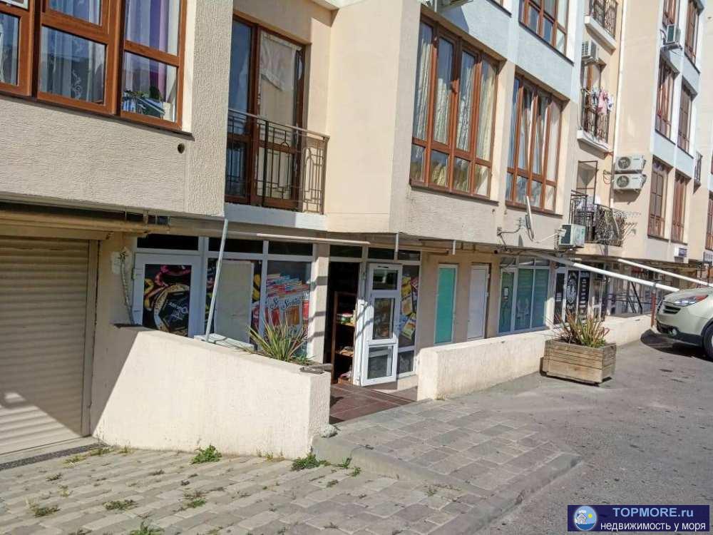 Торгово-офисное помещение 42 кв.м., расположенное на ул. Луначарского. Большая витрина на торец здания и улицу... - 1