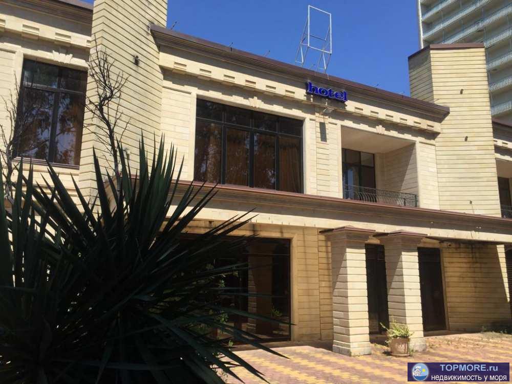 К продаже предлагается 2-этажный современный отель уровня 3 звезды на 1-й пляжной линии, расположенный в центре г....