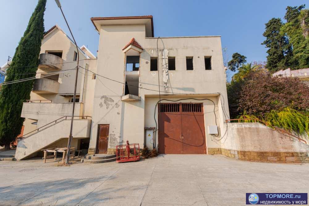 Продается не достроенный коттедж в центральном  районе г. Сочи  Вид море.  Рассмотрим любые предложения. Торг.