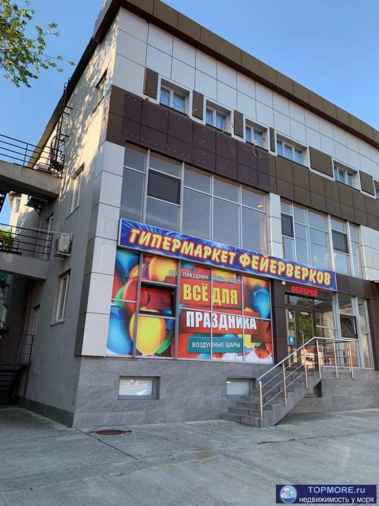 продается торговая площадь 480 кв цокольный первый и второй этаж,земля в собственности ,остальные вопросы по телефону !