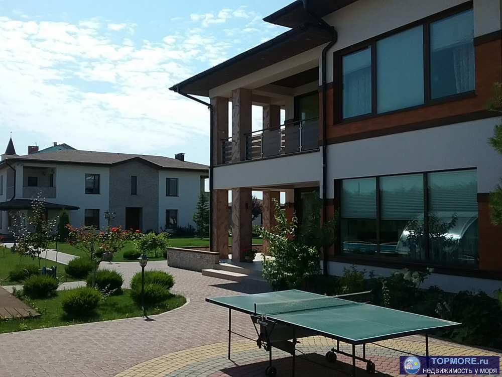  Предлагается к продаже усадьба на западном берегу Крыма в поселке Заозерное. Заозёрное - это крымский курортный...