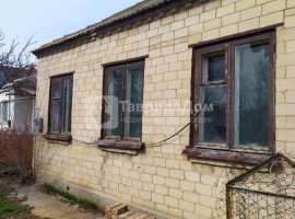 Продам дом 63,2 м2 с надворными постройками 
на участке 8 сот, ул....