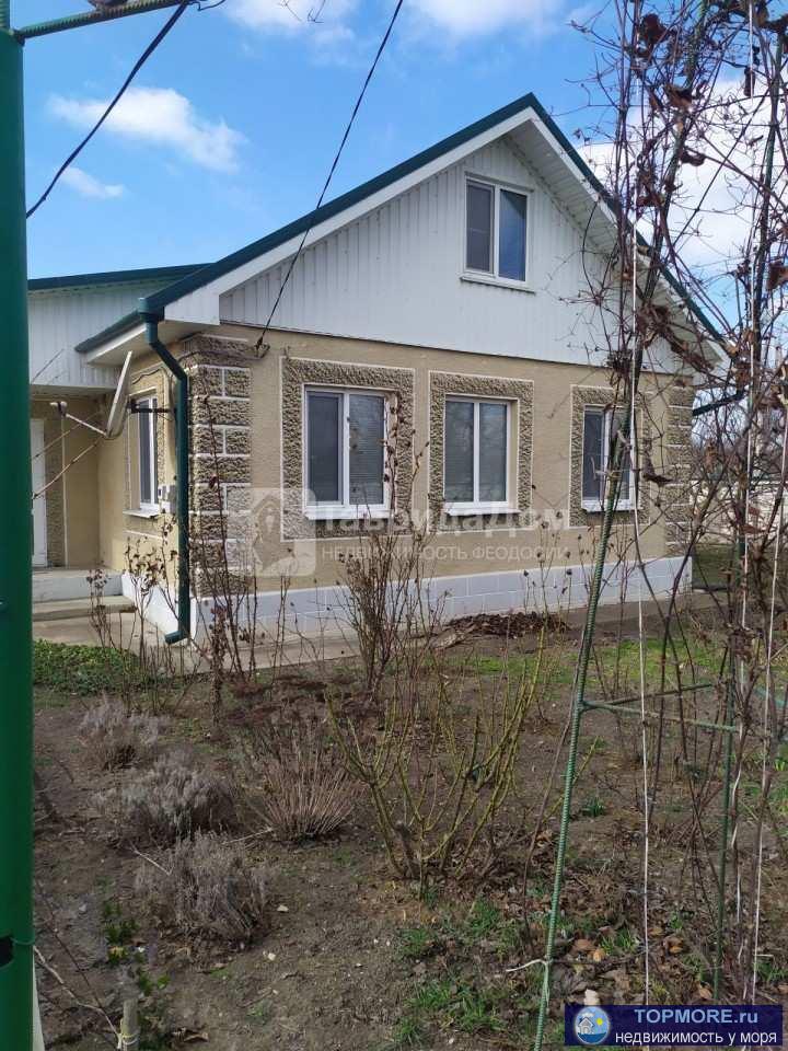 Продам домовладение 240 м2 на участке 25 сот,  с. Яркое Поле, Кировский район. Домовладение расположено в тихом и...