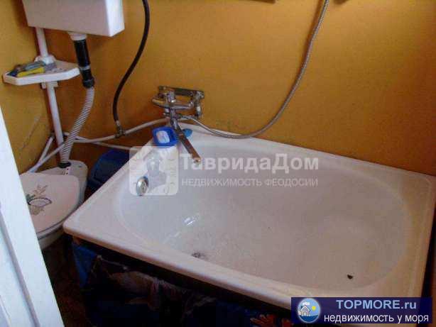 Феодосия, купить дом недорого. Продам домовладение  из 2-х отдельных домов на ул. Гоголя, Феодосия. Общая площадь... - 2