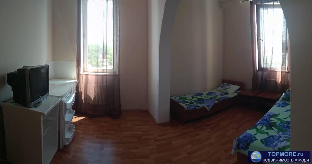 Продаем мини гостиницу в Каче площадью 540 квм плюс 60 квм  - номеров действующих 13 + 4. В цоколе большая... - 6