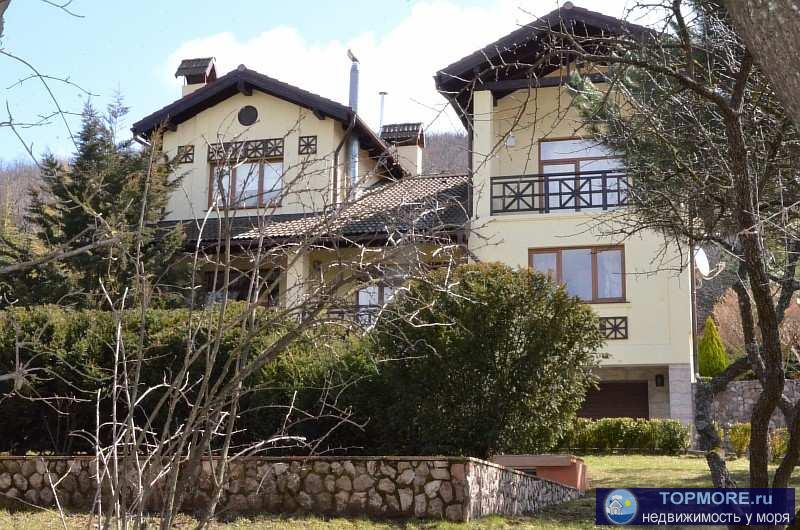 Домовладение 363 м2 с бассейном на участке 25 сот. в селе Орлиное – лучшее предложение в Байдарской долине.   Дом...