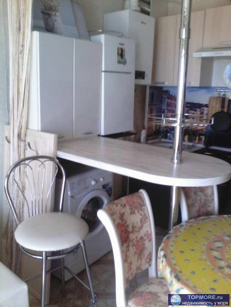 Лот № 140833. Продается студия в красивом, тихом районе Сочи. 2 понарамных окна, прекрасный вид на город и море....