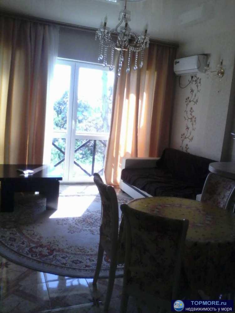 Лот № 140833. Продается студия в красивом, тихом районе Сочи. 2 понарамных окна, прекрасный вид на город и море.... - 1