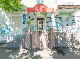 Продаётся торговое помещение с отличным месторасположением, 1-я...