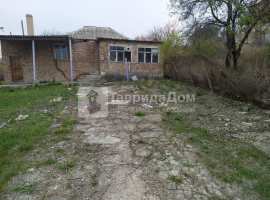 Продам дом под ремонт со всеми коммуникациями, 
106 м2 на участке...