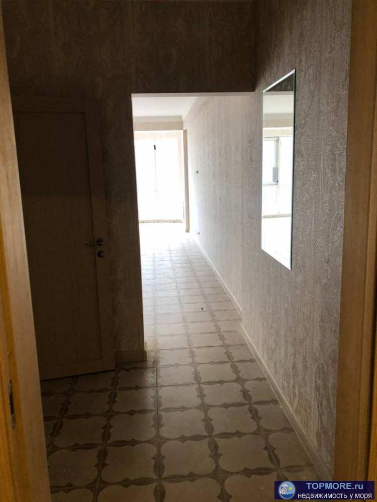 Квартира светлая, просторная в отличном жилом комплексе. Всего  900 м и Вы на море.Преимущества дома:Прекрасная...