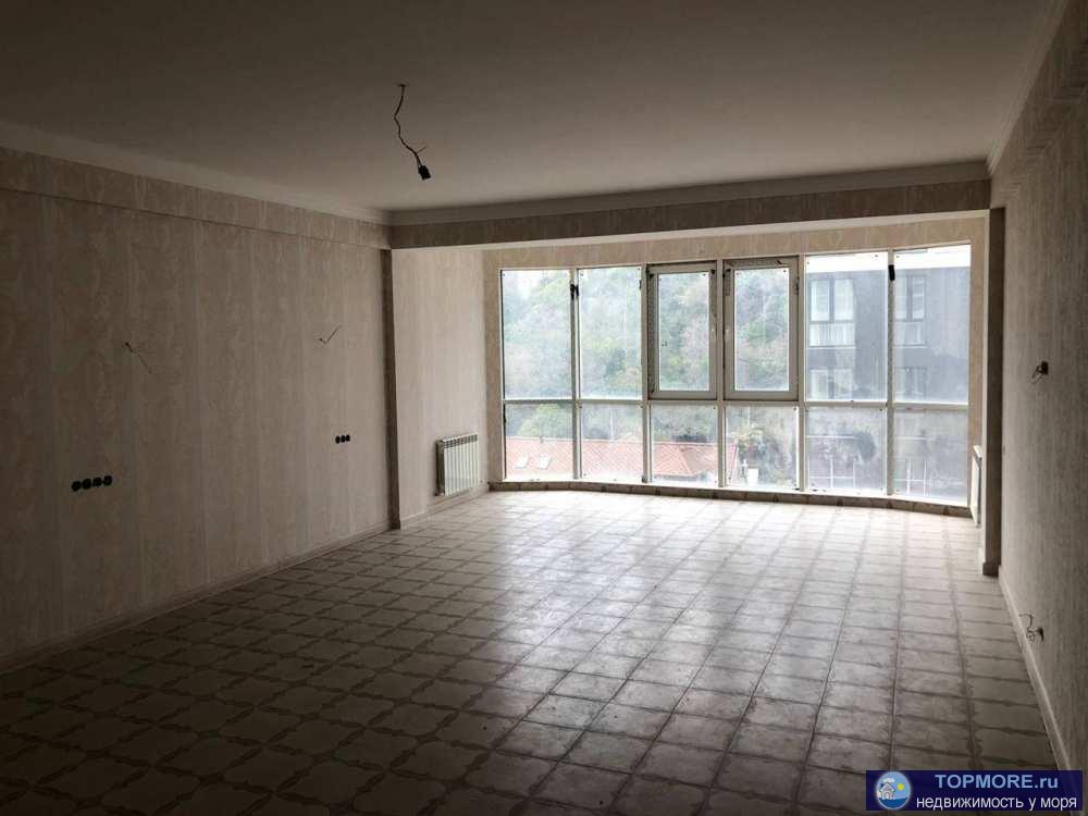 Квартира светлая, просторная в отличном жилом комплексе. Всего  900 м и Вы на море.Преимущества дома:Прекрасная... - 2