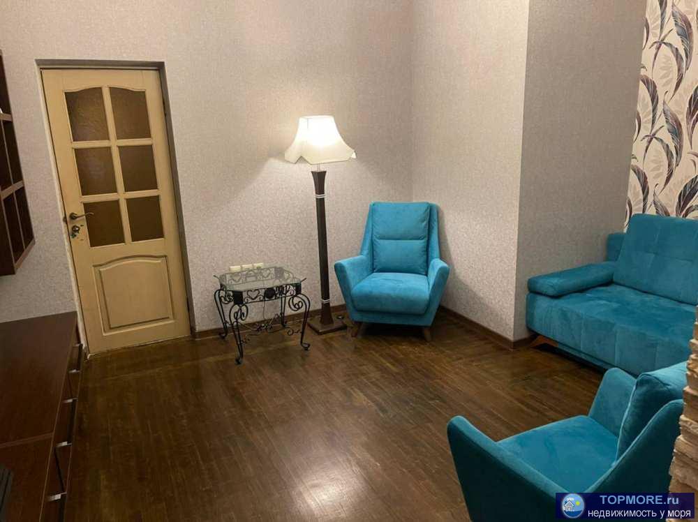 Продаётся двух этажная квартира с двуме разными входами, сталинка! Квартира по документам 100 кв.м, по факту 120...