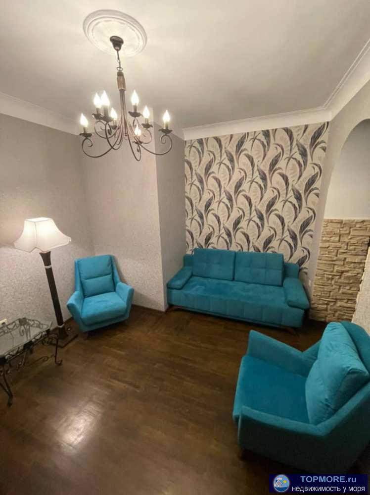 Продаётся двух этажная квартира с двуме разными входами, сталинка! Квартира по документам 100 кв.м, по факту 120... - 1