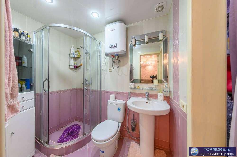 Вашему вниманию представлена шикарная квартира с новым дизайнерским ремонтом в самом сердце города Сочи. Грамотно... - 1