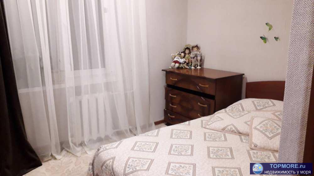 Продаю трехкомнатную квартиру с ремонтом 48м2 в поселке Головинка. Лоджия утепленная, как отдельная комната. Рядом... - 1