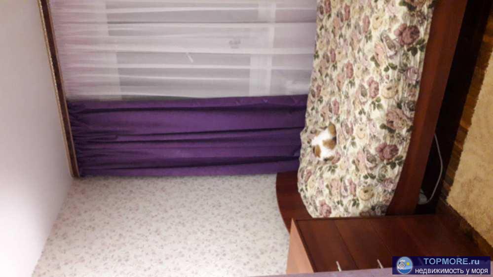 Продаю трехкомнатную квартиру с ремонтом 48м2 в поселке Головинка. Лоджия утепленная, как отдельная комната. Рядом... - 2