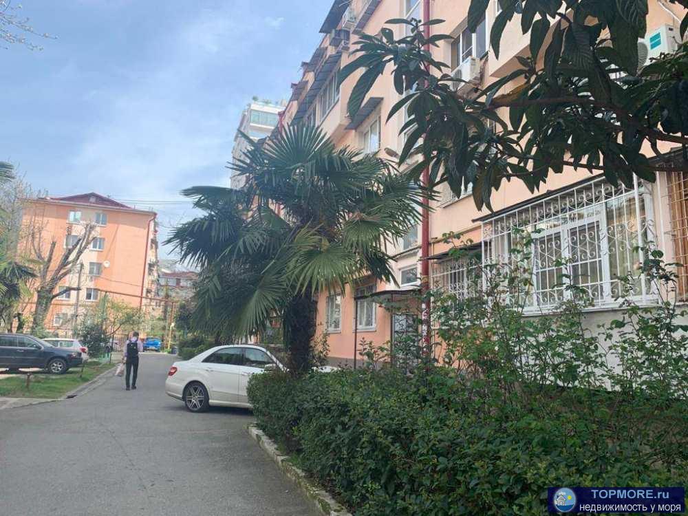 продаю просторную квартиру (старый фонд) на береговой линии реки Сочи и Черного моря! До моря 5 минуты пешком вдоль... - 1