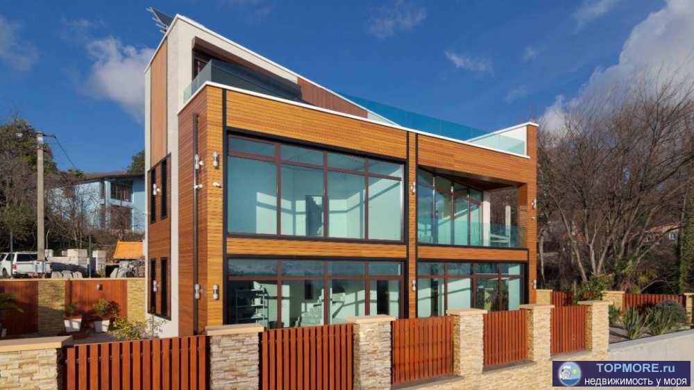 Дом расположеен в коттеджном поселке на три дома в микрорайоне Хоста по ул. Шоссейная. Новые коттеджи построены в... - 1