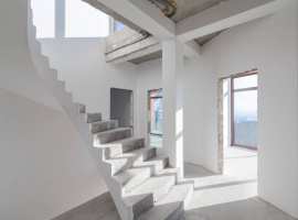 Дом расположеен в коттеджном поселке на три дома в микрорайоне...