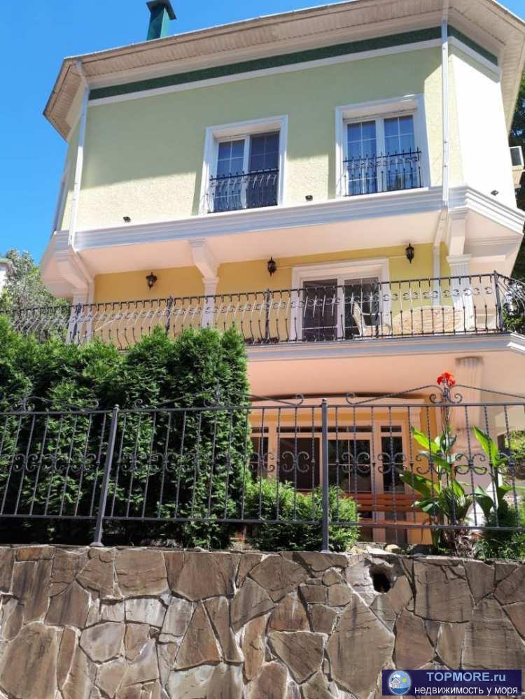 Лот № 104060. Продается элитный дом в Сочи в уникальный район Зеленая Роща, дача Сталина. Площадь 320 кв.м. В доме,...