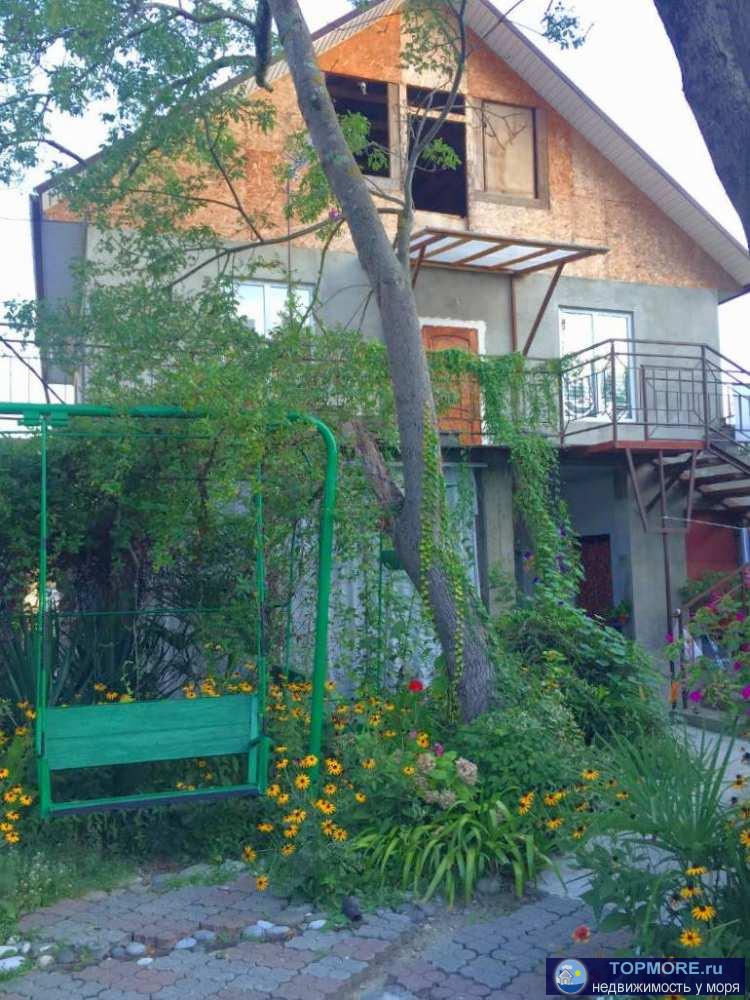 Дом  3 этажа с мансардой, 213 м2.Первый этаж автономный для проживания хозяев, можно сдавать. Второй, третий этажи на...