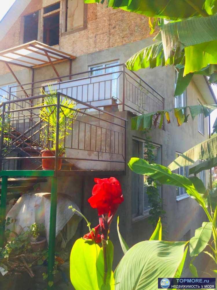 Дом  3 этажа с мансардой, 213 м2.Первый этаж автономный для проживания хозяев, можно сдавать. Второй, третий этажи на... - 2