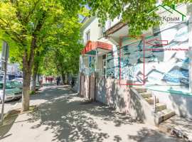 Продаётся торговое помещение с отличным месторасположением, 1-я...