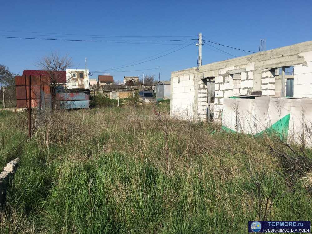 Ровный участок, хороший подъезд. Подъезд с ул Генерала Моргунова, поворот на  Максимову дачу.   Поднят первый этаж, в...