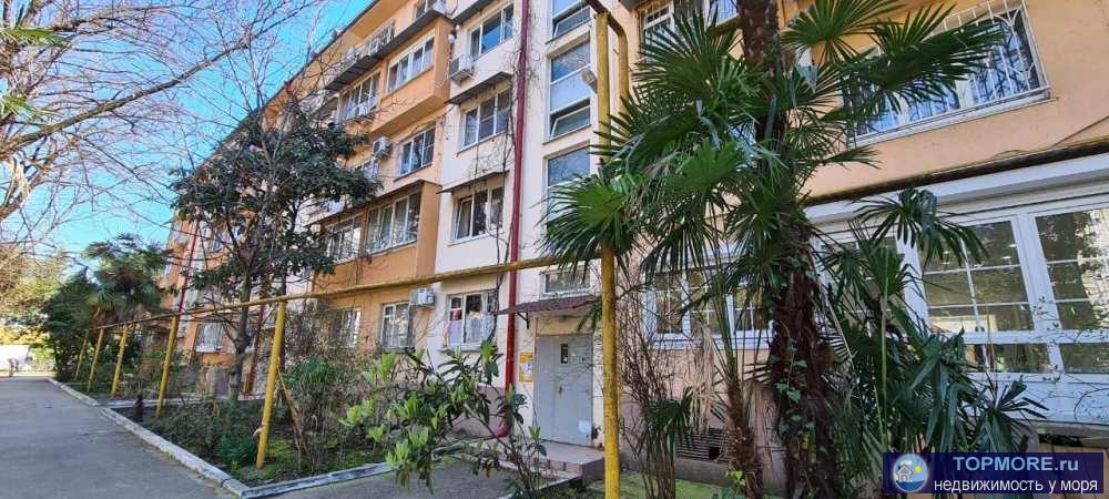 Лот № 135940. Продаётся светлая и просторная 2-комнатная квартира в центре Сочи, на улице Роз.   Это идеальный...