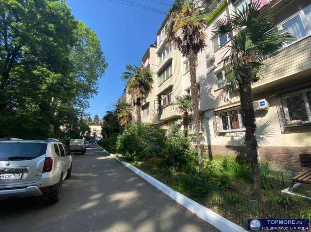 Продаю уютную квартиру с балконом в деловом центре Сочи! В помещении сделан евроремонт, есть необходимая бытовая... - 2