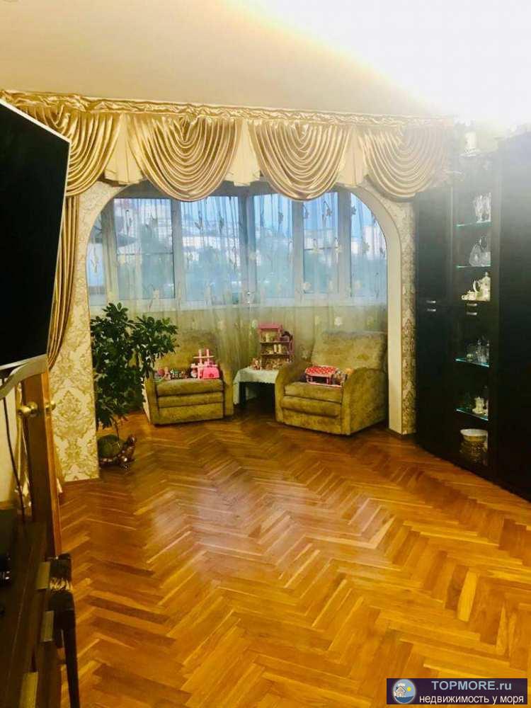 Продам 3-комн квартиру в «панинском» доме. Район Макаренко. Комнаты раздельные. Прекрасный вид на лесопарк. Паркет во...