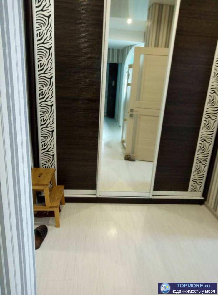 Просторная светлая квартира в развитом районе города.Свежий ремонт,шикарный вид с балкона на море и город.По всем... - 2