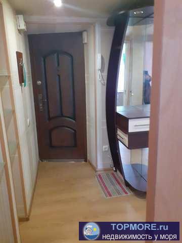 Продается благоустроенная квартира в центре г Феодосии, ул Кирова, набережная- 350 м. 1эт/3эт, высокие потолки- 3,8...